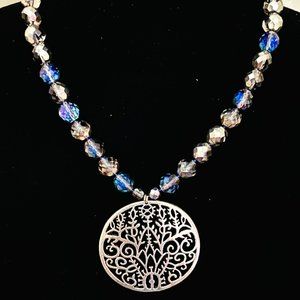 💖 So pretty! Filigree Medallion Necklace /NS56